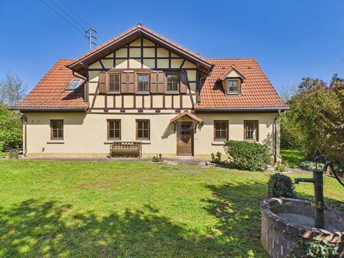 Ansicht mit Zisterne - 5 Zimmer Einfamilienhaus in Maroldsweisach / Eckartshausen