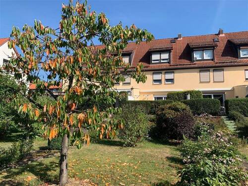 Gartenansicht - *Gepflegtes Reihenhaus mit neuer Einbauküche, saniertem Bad und Garten*