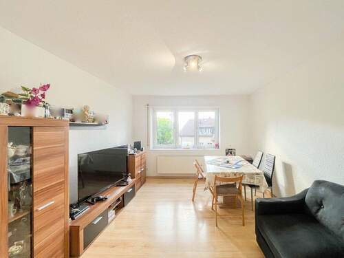 Wohnzimmer - Investition mit Zukunft - vermietete 3-Zimmerwohnung in bester Lage von Stuttgart-Mitte