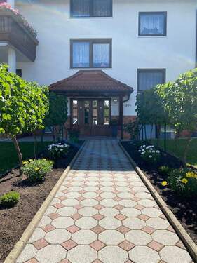 Hauseingang - 6 Zimmer Etagenwohnung in Hersbruck