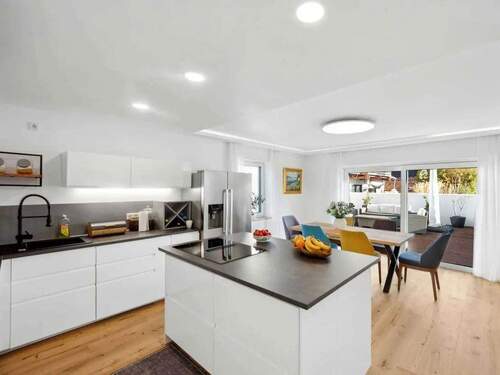 Küche OG mit Kochinsel - 1 Zimmer Mehrfamilienhaus, Wohnhaus in Kahl am Main