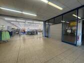 Passage zu ACTION - Gewerbeobjekt (Büro, Produktion, Verkauf) in Parsberg zur Miete
