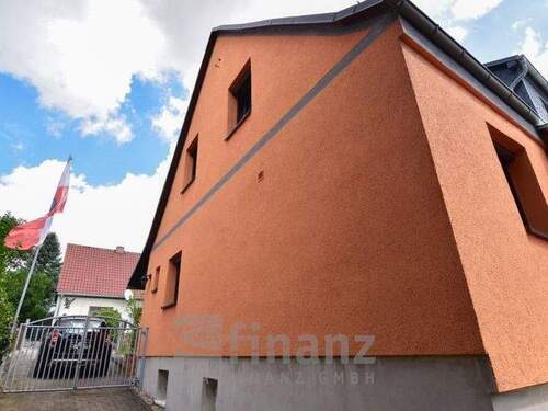 Einfahrt - Einfamilienhaus mit 136,40 m&sup2; in Zwickau zum Kaufen