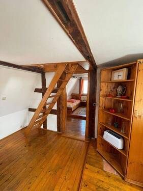 Aufgang zur Mansarde - 3 Zimmer Etagenwohnung in Fürth