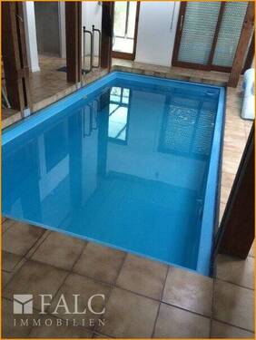 Geöffneter Innen Pool - 1 Zimmer Mehrfamilienhaus, Wohnhaus in Rieneck