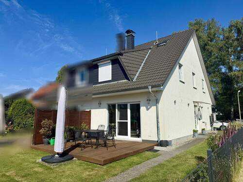 Seiten- und Rückansicht - Moderne Doppelhaushälfte in bester Lage von Hamburg Farmsen-Berne