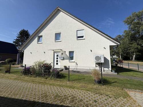 Eingangsbereich (Seitenansicht) - Doppelhaushälfte mit 107,00 m&sup2; in Hamburg zum Kaufen