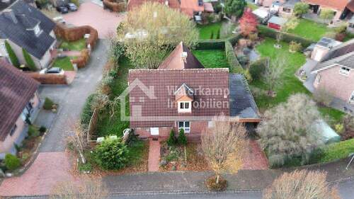 Luftaufnahme - Geräumiges Familiendomizil mit optimaler Besonnung in begehrter Lage