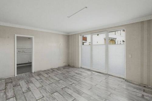 Wohnzimmer Blick zur Küche - 3 Zimmer Etagenwohnung zum Kaufen in Binz