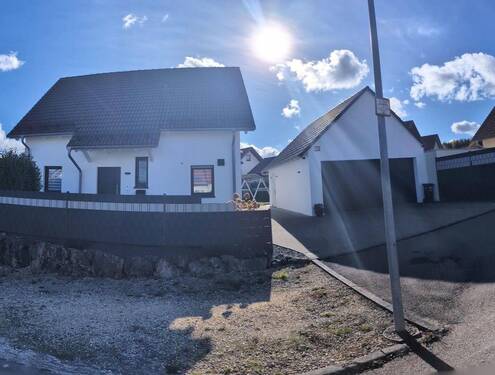 Nordseite Eingang Stellplätze - Einfamilienhaus mit 115,00 m² in Ebnat zum Kaufen