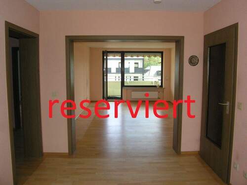 großzügiges Wohn-Esszimmer - 4-Zimmer-Eigentumswohnung mit Balkon und TG-Stellplatz