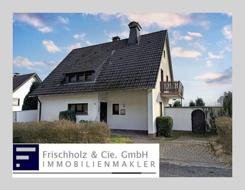 Haus Frontansicht - Einfamilien- oder Zweigenerationenhaus in naturnaher Lage von Halver!