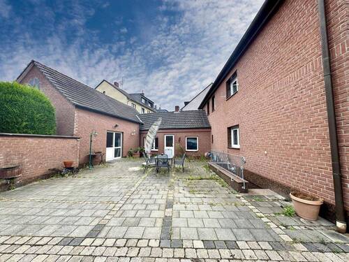 Terrasse/Büro/Lagerraum - 6 Zimmer Mehrfamilienhaus, Wohnhaus in Leverkusen