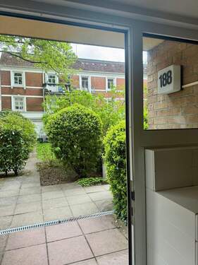 Eingang.jpeg - Etagenwohnung mit 61,00 m&sup2; in Hamburg zur Miete