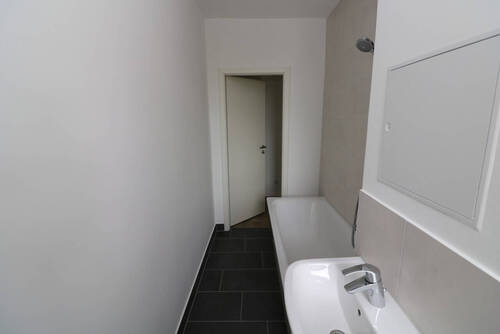 Bad mit Wanne - Etagenwohnung mit 58,30 m&sup2; in Freiberg zur Miete