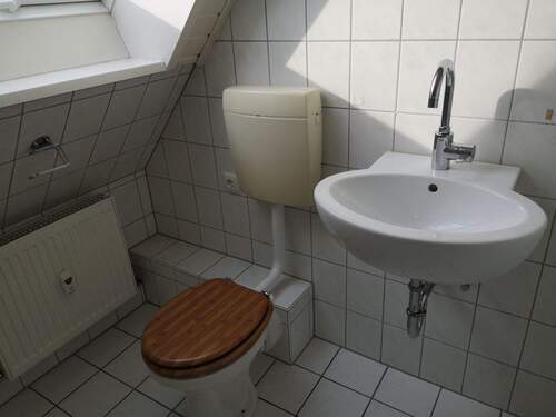 Bad mit Wanne.jpg - Etagenwohnung mit 65,00 m² in Heroldsbach zur Miete
