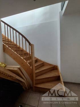 Treppe ins Untergeschoß - 