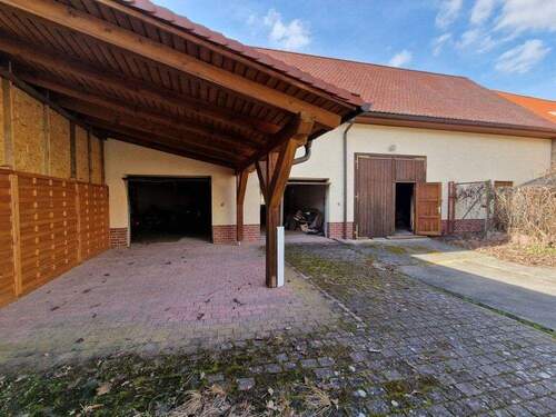 Scheune Garagen - Einfamilienhaus mit 186,60 m&sup2; in Dessau-Roßlau zum Kaufen