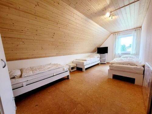 Schlafzimmer II OG - 