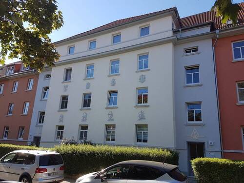 Hausansicht - Kuschlige 2-Raum-Wohnung mit Balkon sucht neue Mieter!