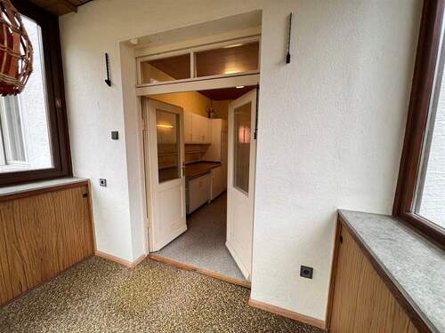 mit Doppeltür zur Küche - 