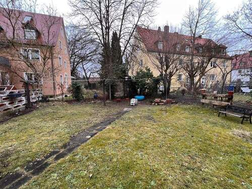 Garten - Mehrfamilienhaus, Wohnhaus mit 205,00 m&sup2; in Nürnberg zum Kaufen