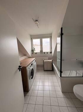 Tageslichtbad mit Wanne - 