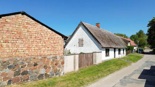 Scheune + Haus - 4 Zimmer Mehrfamilienhaus, Wohnhaus zum Kaufen in Alt Sallenthin