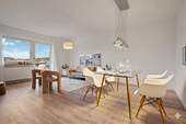 Wohnzimmer mit Balkon - 