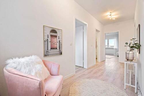 Blick vom Flur ins Schlafzimme - 2 Zimmer Etagenwohnung in Leipzig