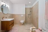 Badezimmer mit Dusche - 
