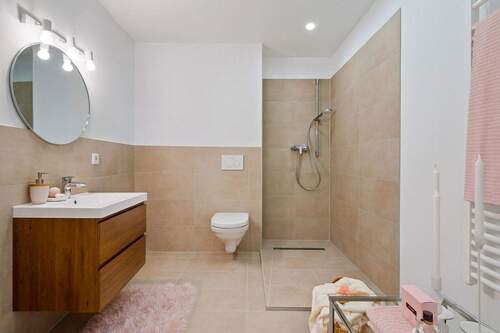 Badezimmer mit Dusche - 