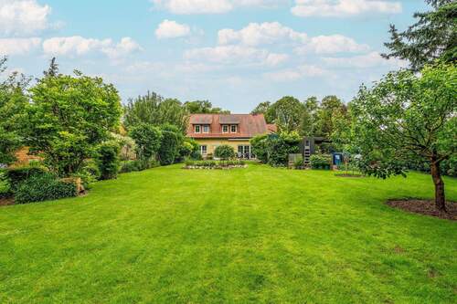 Blick auf das Hinterhaus - 1 Zimmer Mehrfamilienhaus, Wohnhaus in Zossen
