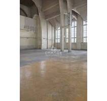 ***13m hohe Halle mit kernsanierter Bürofläche - Regensburg Osten***