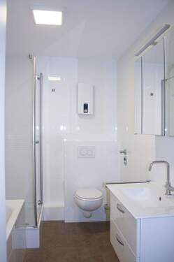 2OG Vorne Badezimmer - 