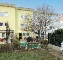 Gepflegtes Reihenmittelhaus mit Garten, Garage und 2 Freistellplätzen in Münchingen. Energieeff. 