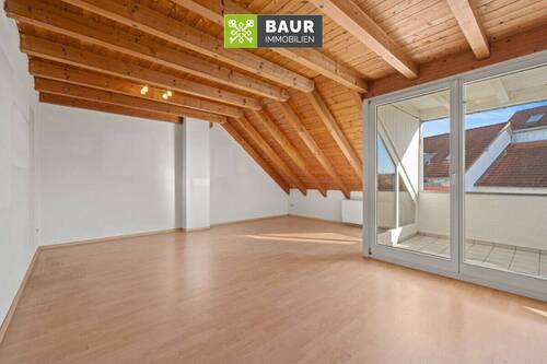 Wohn- und Esszimmer mit Zugang zur Loggia - 