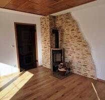 Sonnenterrasse, Kaminofen, Wohnküche, gr. Bad und und und - Wohnen in Breitenbrunn ! - Breitenbrunn/Erzgebirge