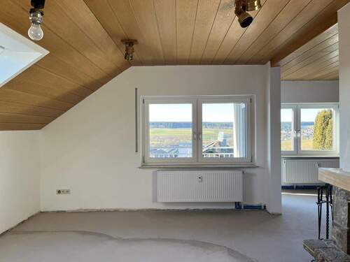 Wohnzimmer - 3 Zimmer Etagenwohnung zur Miete in Waldachtal