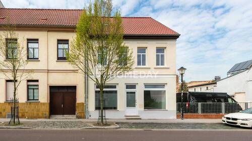 Außenansicht 1 - Wohnen und Arbeiten unter einem Dach: Gepflegtes Stadthaus mit Balkon im Herzen von Burg