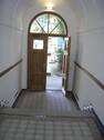 Hauseingang - Schöner Altbau..3 Zimmer .....89 qm...300 m zum Rotkreuzplatz....