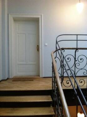 Wohnungseingangstür - 3 Zimmer Etagenwohnung zur Miete in München