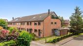 Hausansicht - Sanierungsbedürftiges Reiheneckhaus mit überdachtem Freisitz, Garage und Entwicklungspotenzial