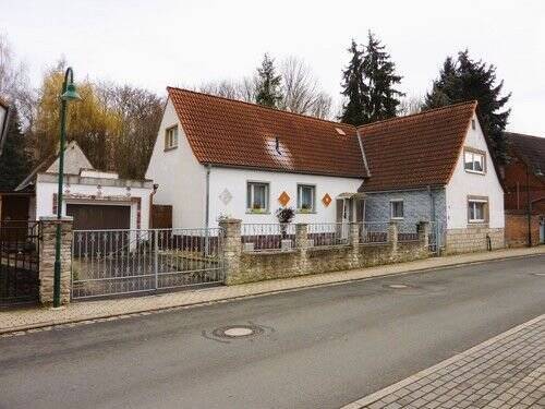 25001-1.jpg - - Freistehendes Einfamilienhaus mit Garage und Nebengebäude im OT Langendorf -