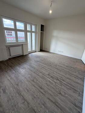 Bild 1 - Bezugsfreie 2-Zimmer-Wohnung im Herzen von Tegel - frisch saniert mit Balkon
