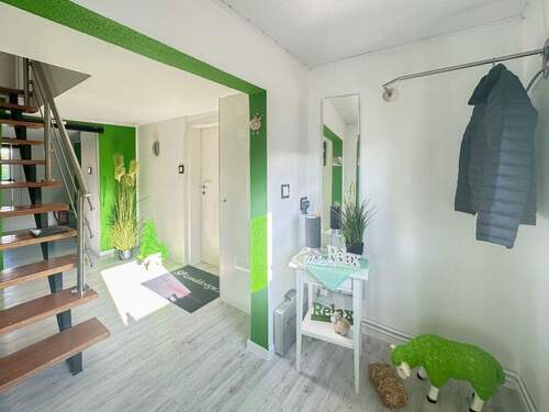 Eingangsbereich mit Zugang zum Anbau - 