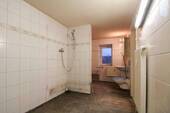 zweites Bad_Haushaltsraum im UG - 