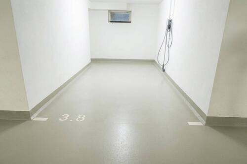Tiefgaragenstellplatz - 