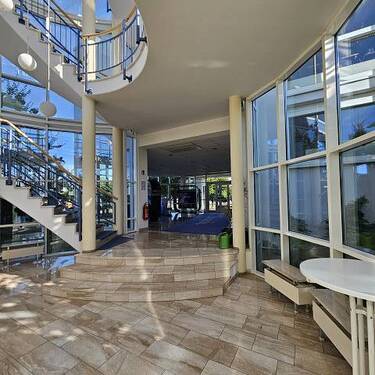 EG Blick aus Rotunde zu Eingang - 