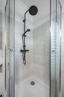 und mit Dusche - 